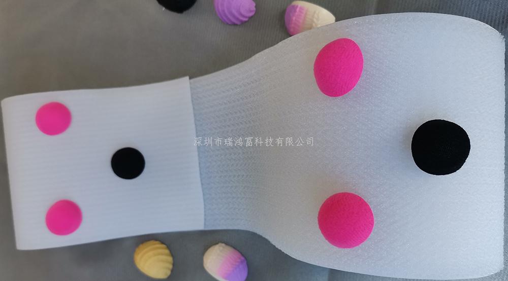 深圳市瑞鴻富科技有限公司是集于研發(fā)生產(chǎn)尼龍粘扣帶魔術(shù)貼、射出勾魔術(shù)貼、蘑菇頭魔術(shù)貼、細軟勾魔術(shù)貼、勾毛同體魔術(shù)貼、不抓毛魔術(shù)貼、發(fā)卷帶魔術(shù)貼、高周波電壓魔術(shù)貼、阻燃型防火魔術(shù)貼、背靠背粘扣帶,魔術(shù)貼捆綁帶,魔術(shù)貼扎帶、背膠沖型魔術(shù)貼、松緊彈力魔術(shù)貼、、3M魔術(shù)貼、魔術(shù)布/OK布、注塑袖口魔術(shù)貼、3D VR眼鏡頭帶、運動(dòng)器材魔術(shù)貼、醫用魔術(shù)貼、數據線(xiàn)收納皮扣、研磨片魔術(shù)貼、特殊魔術(shù)貼等產(chǎn)品為粘扣扎帶提供最好的解決方案定制加工的大型廠(chǎng)家之一